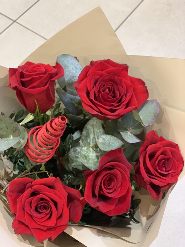 Buchet 5 Trandafirii Rosii si Felicitare Cadou