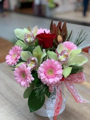 Aranjament in Cutie cu Trandafiri, Orhidee, Gerbera